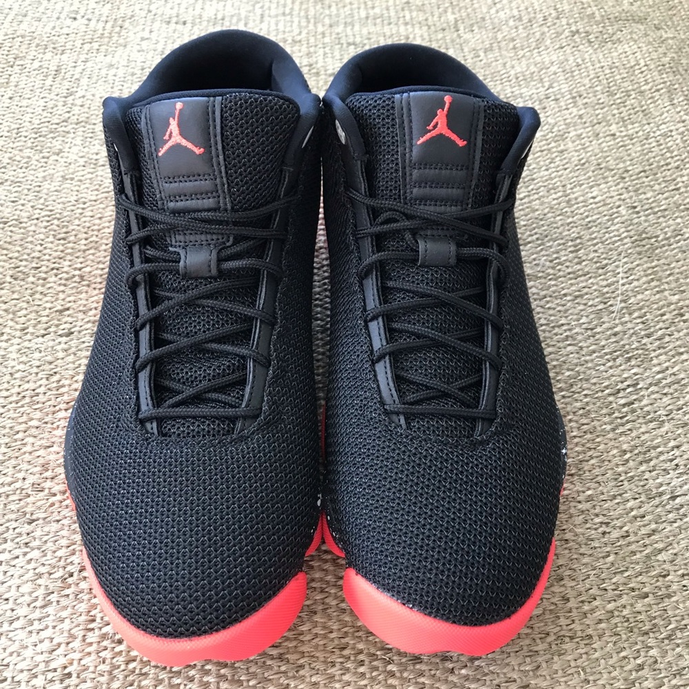 Jordan Horizon Low Black/Infrared Sneakers